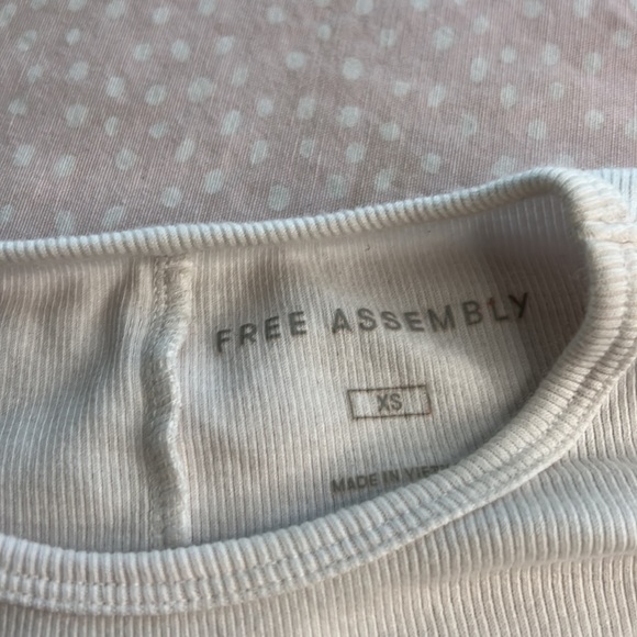 Basic Lounge Tops - Picture 3 of 3